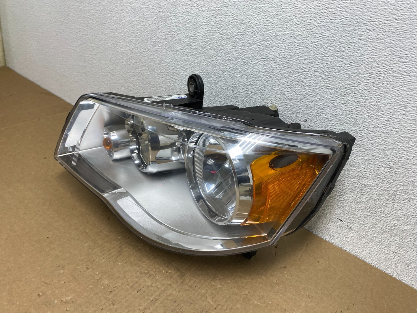 2008 to 2016 Chrysler Town and Country Left Driver Lh Side Headlight AC1213 DW1