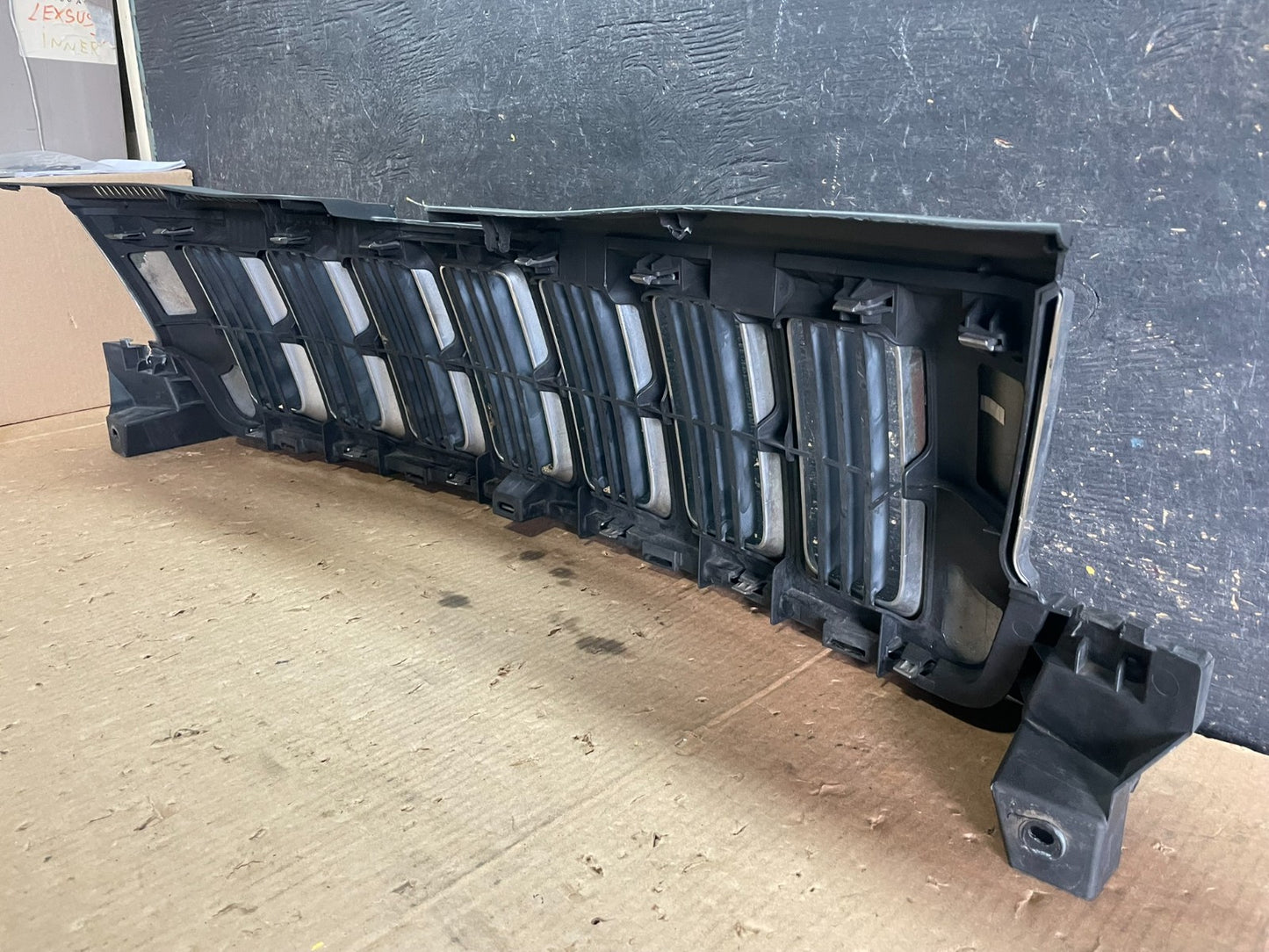 2011 to 2013 Jeep Grand Cherokee Front Upper Grill Grille OEM Y9854 DG5