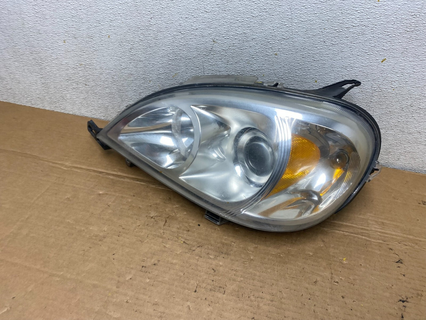 2002 - 2005 Mercedes ML ML350 ML500 Left Driver LH  Halogen Headlight M6988 DW1
