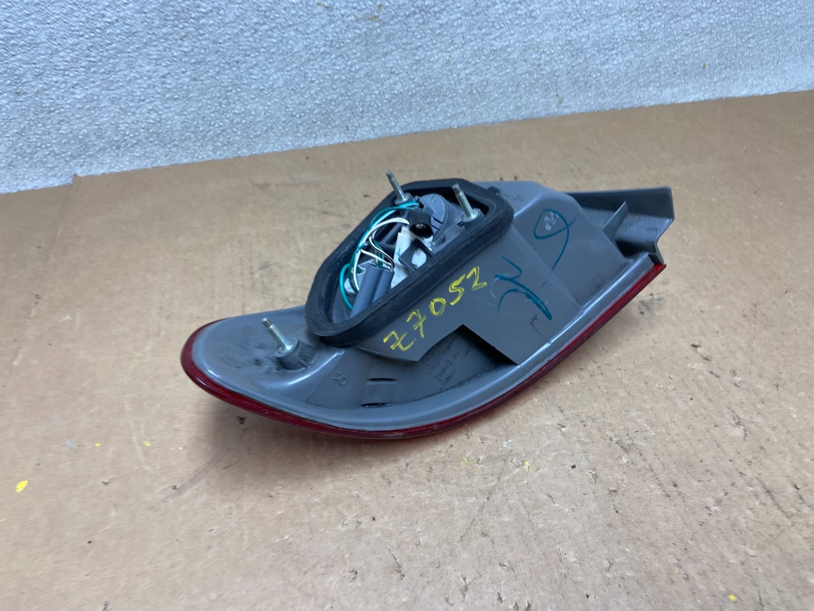 1998 1999 2000 Toyota Corolla Right Passenger Side Tail light OEM Z7052 DW5