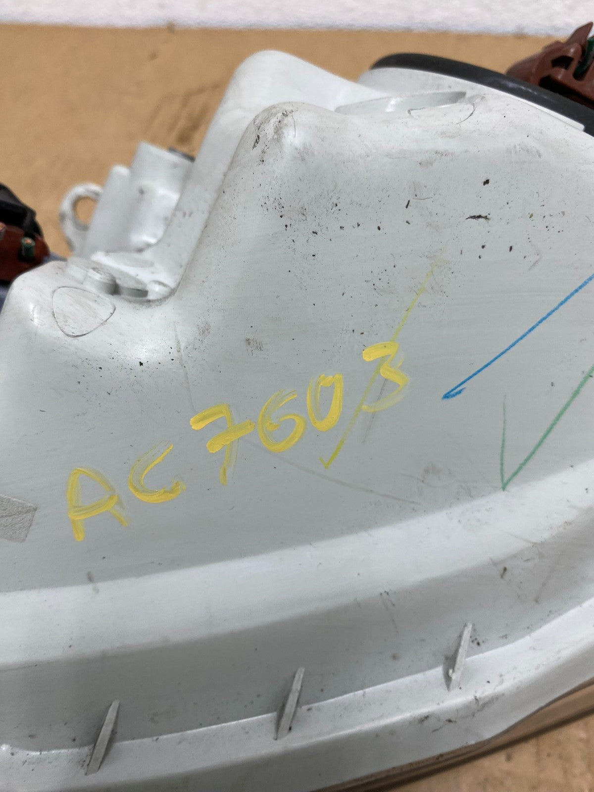 2000-2004 Toyota Avalon Halogen Headlight Right Passenger RH AC7603 DW7
