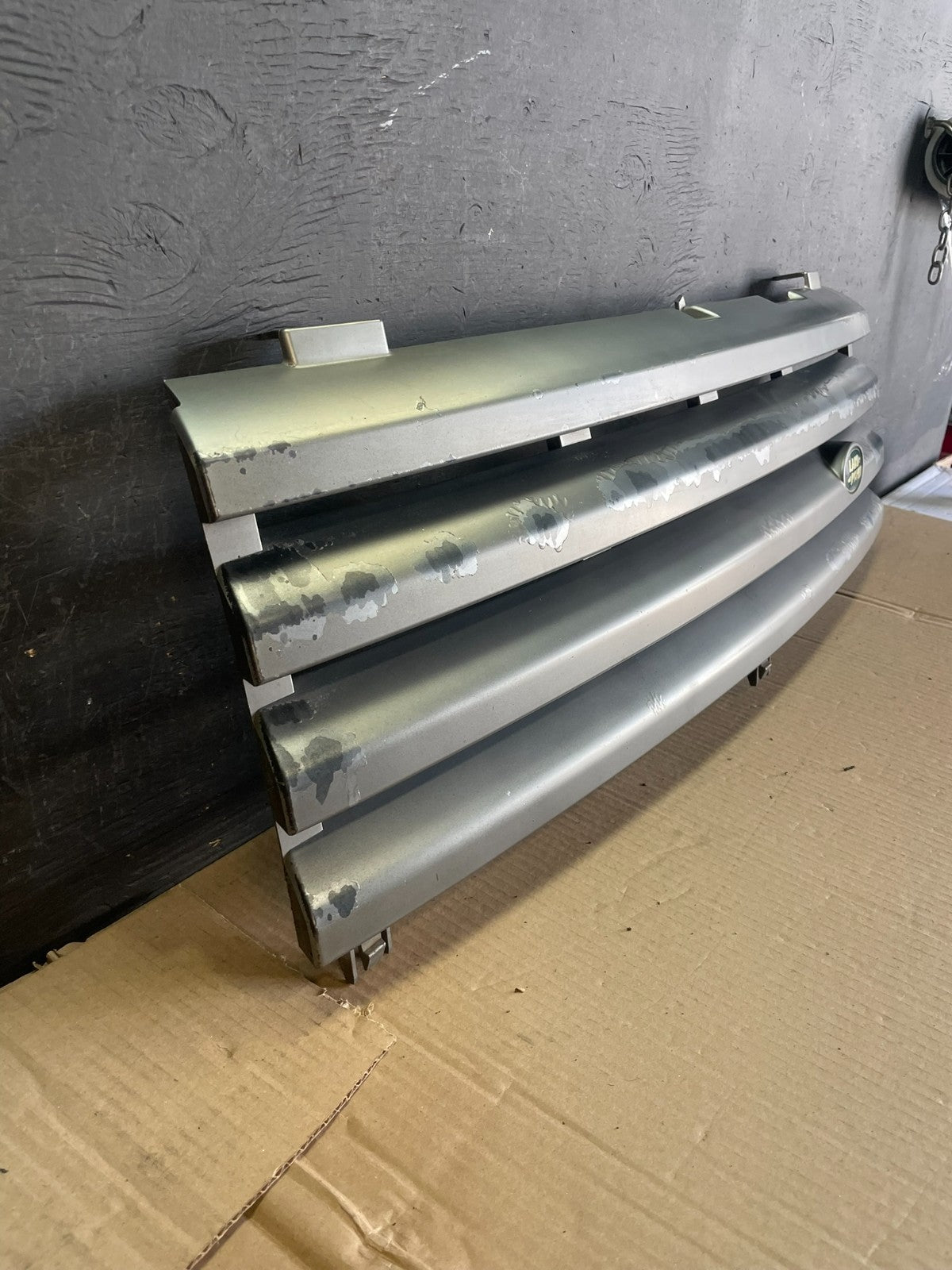 2003 to 2005 Land Rover Range Rover Front Grille Grill AE35182