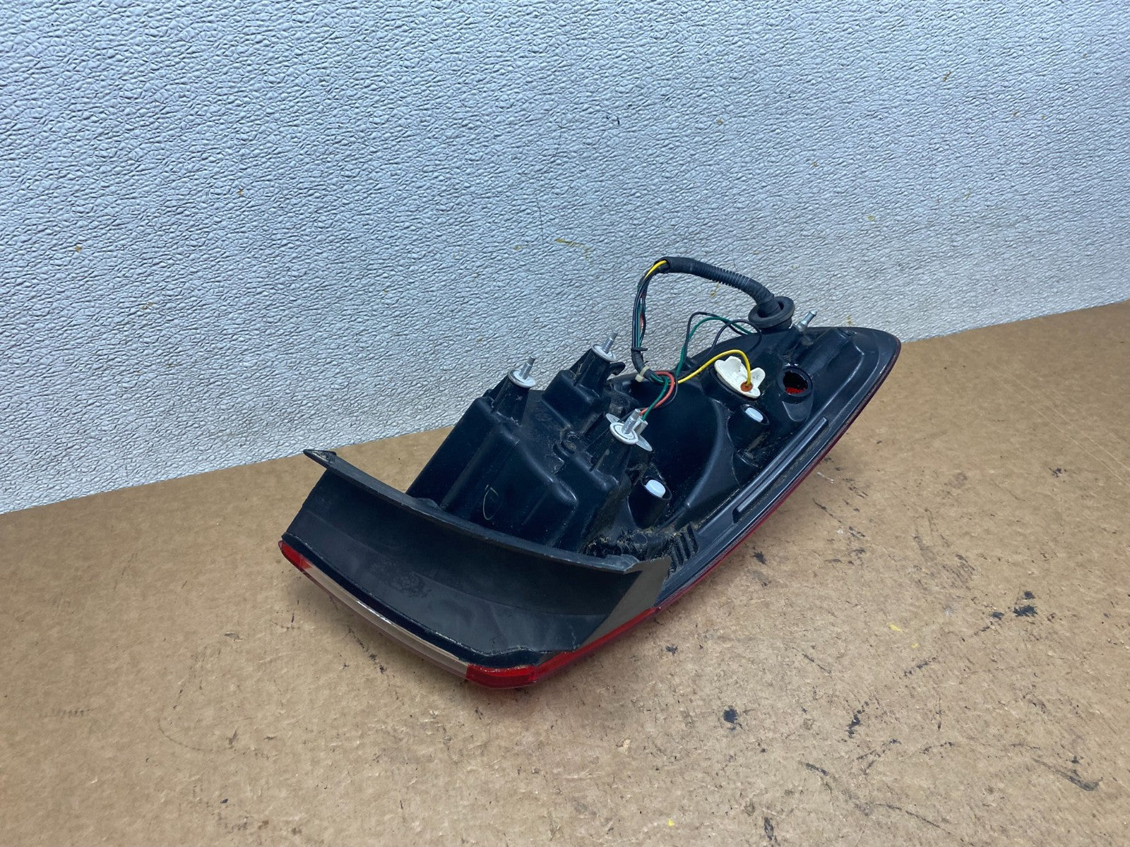 2010 to 2012 Hyundai Santa Fe Right Passenger RH Tail Light OEM S7639 DW6
