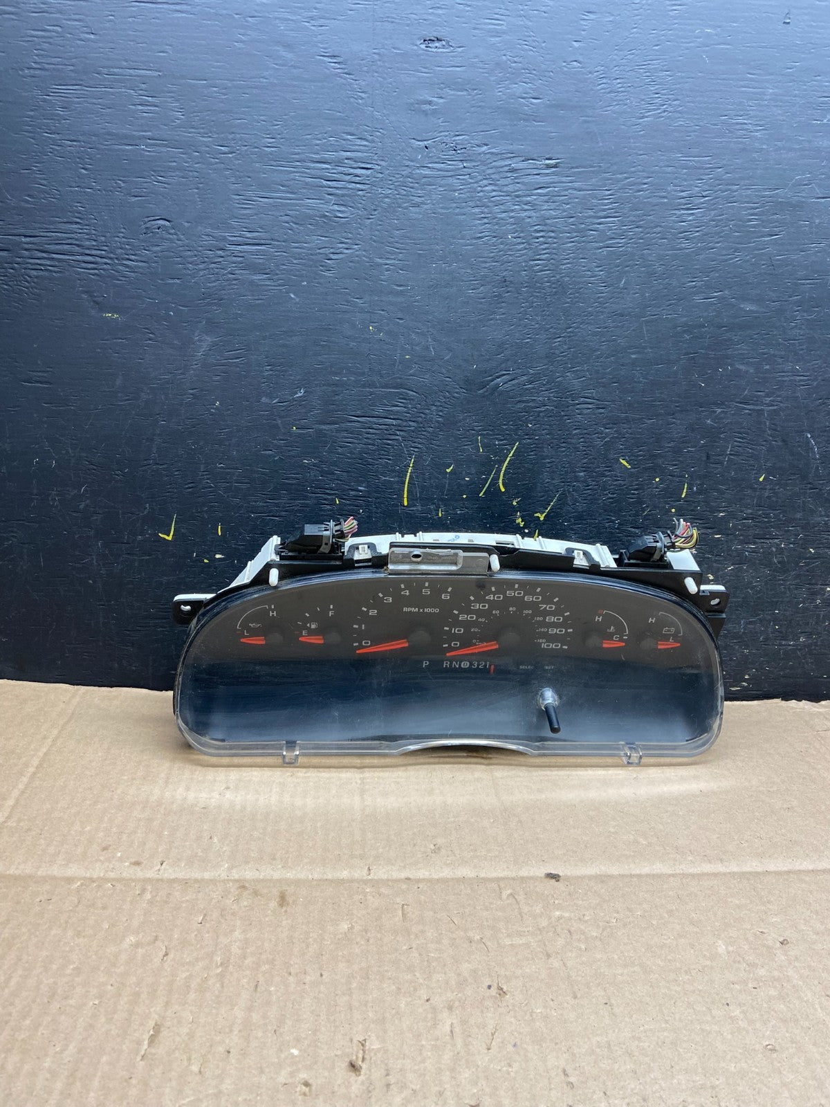 2006 Ford E350 Gauge Speedometer Cluster OEM y2202 DG0