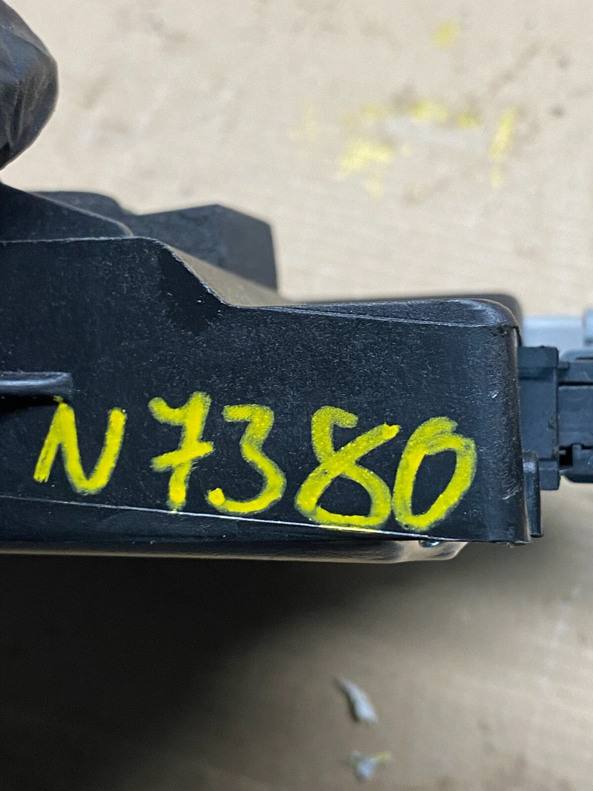 2006-2014 Kia Sedona Entourage Power Sliding Door Control Module N7380 DG8