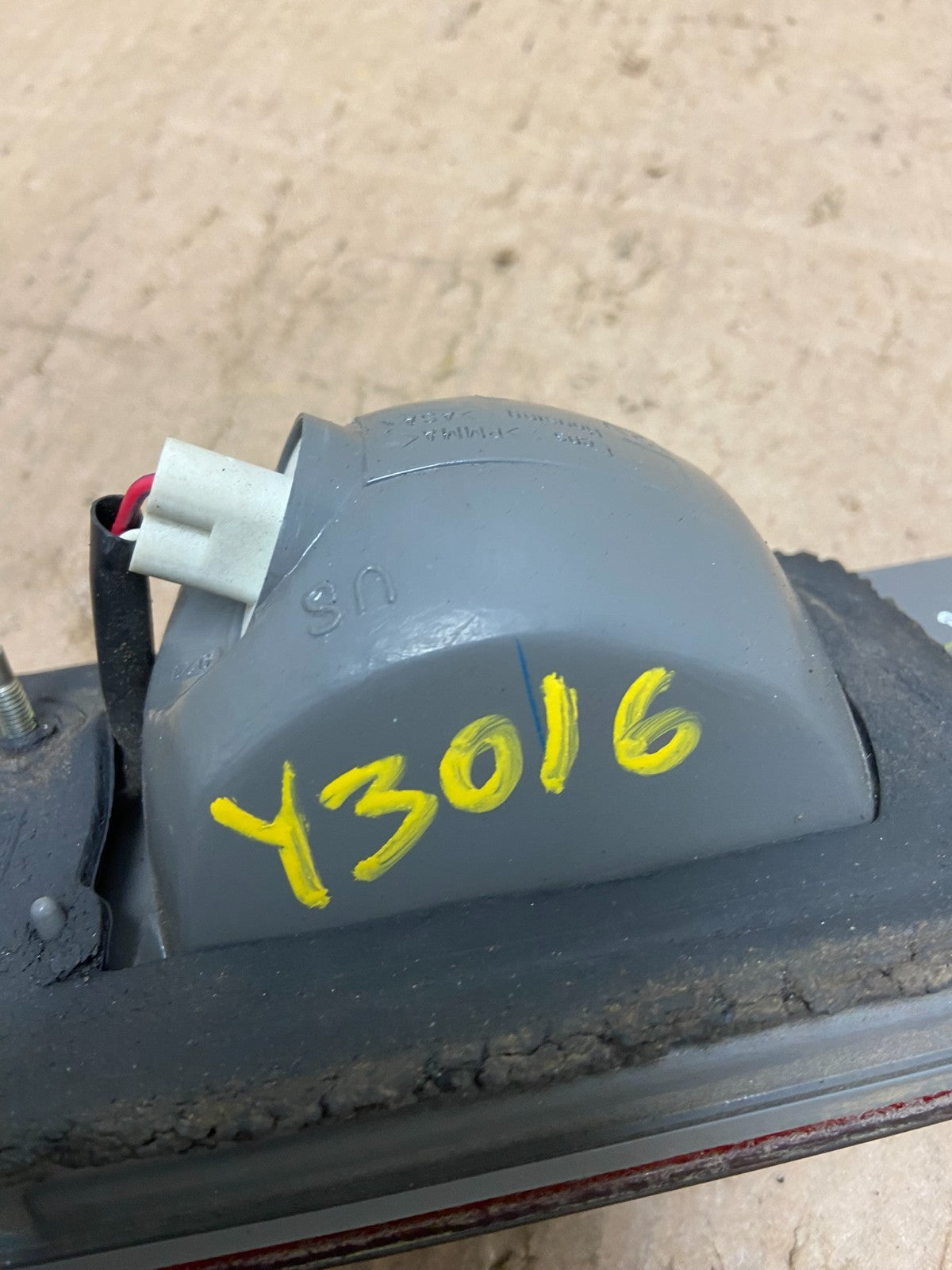 1997 1998 1999 Toyota Camry Tail Light Inner Left Driver LH Inner Oem Y3016 DW6