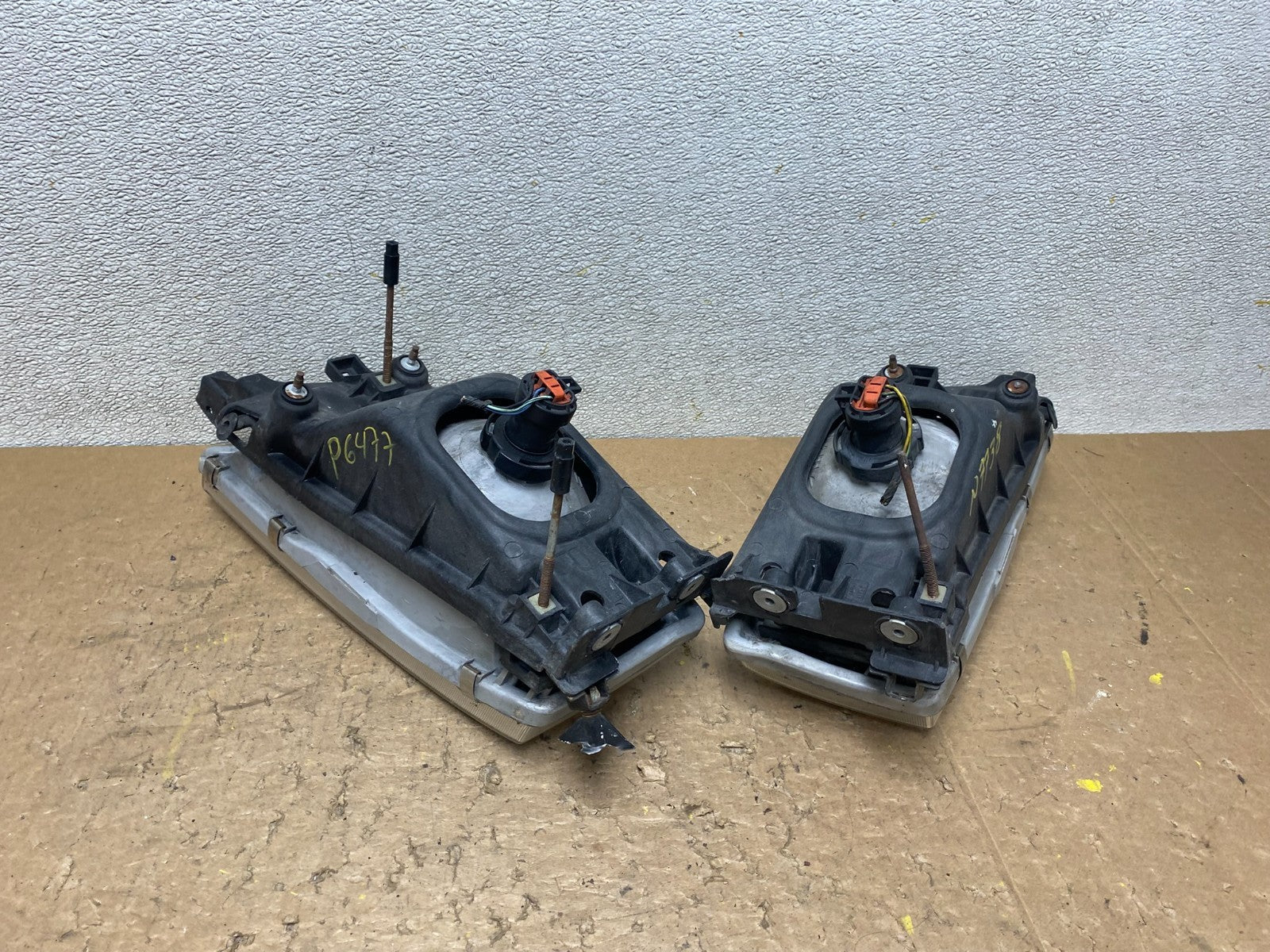 1997 to 1999 Nissan Maxima Left+Right Headlights Halogen OEM V8018 DW4