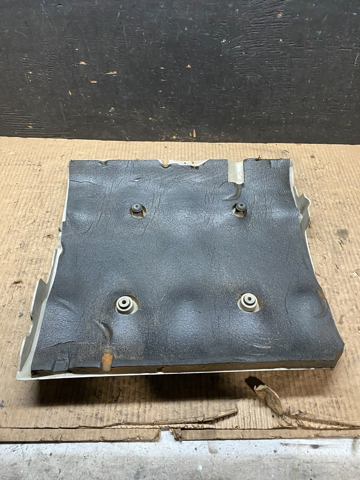 2001 to 2004 Cadillac Deville Seville Northstar Engine Motor Cover N3139 DG4