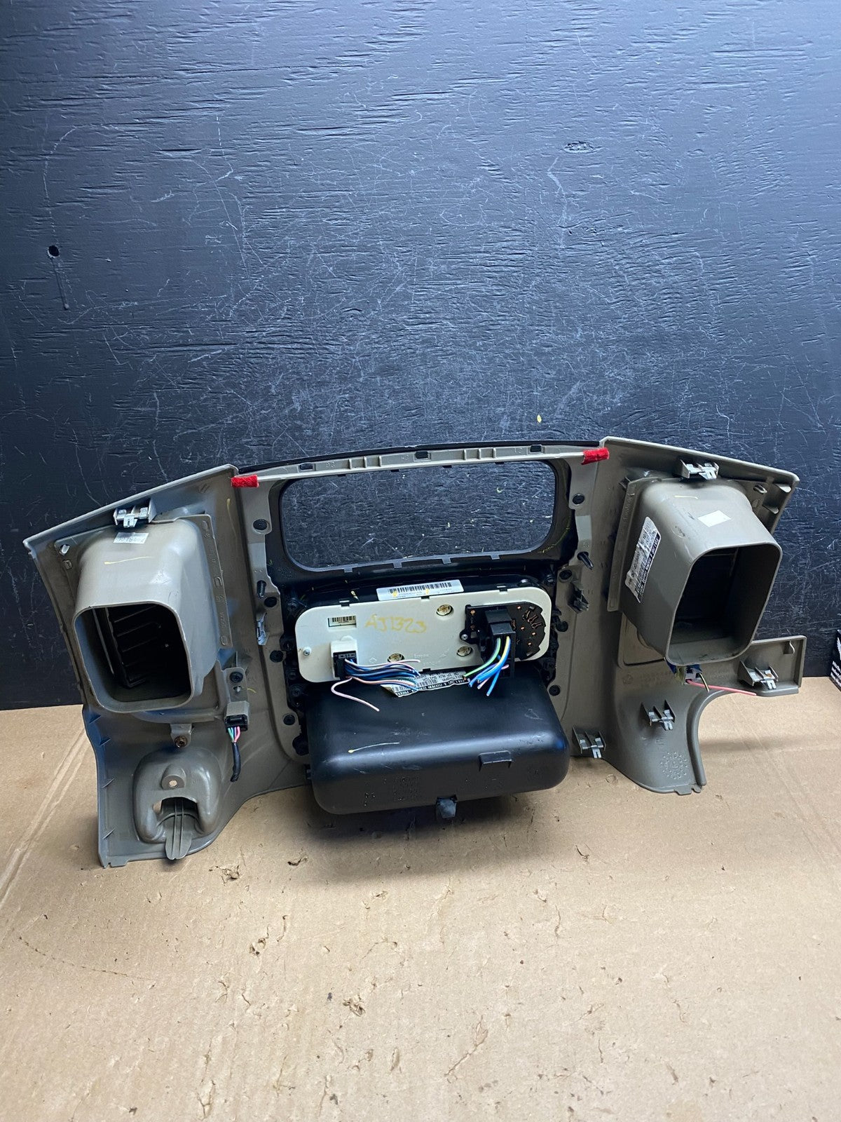2002 to 2005 Dodge Ram Radio Climate Control Dash Air Vent Bezel Trim aj1323 DG3