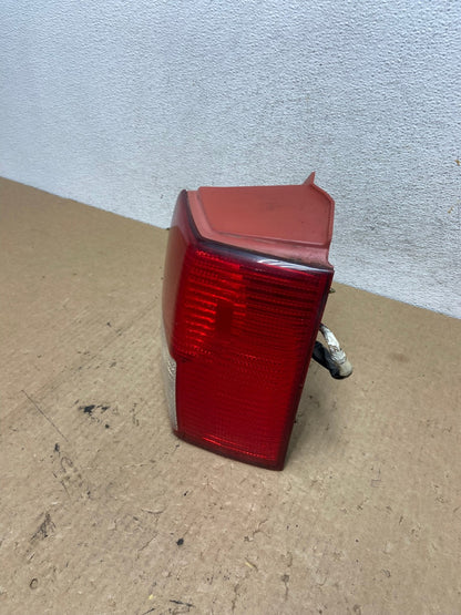 2004-2005 Mitsubishi Endeavor Right Passenger Rh Tail Light AF9828 LK1