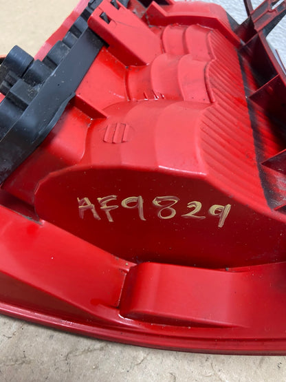 2002-2005 Mercedes ML 350 Ml-Class Right Passenger Rh Side Tail Light AF9829 LK7