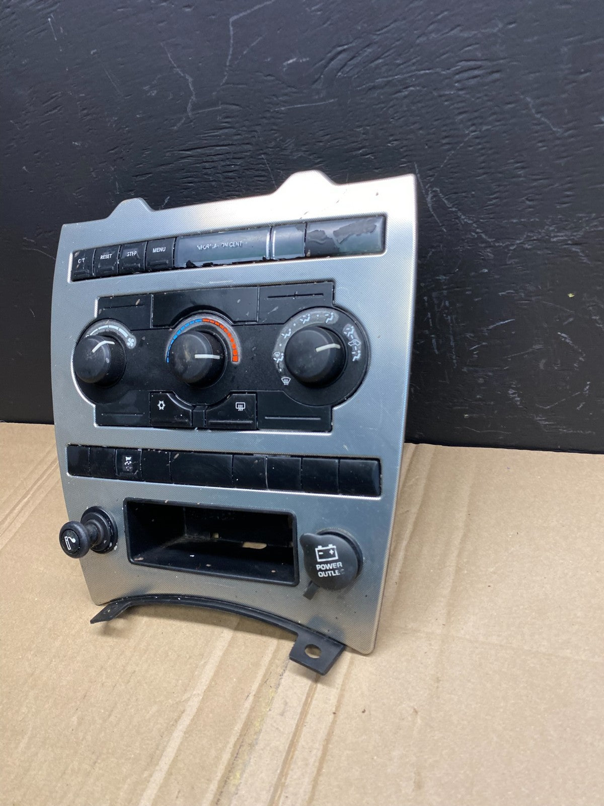 2005 2006 2007 Jeep Commander Grand Cherokee A/C Climate Control Bezel AB8690 DG1