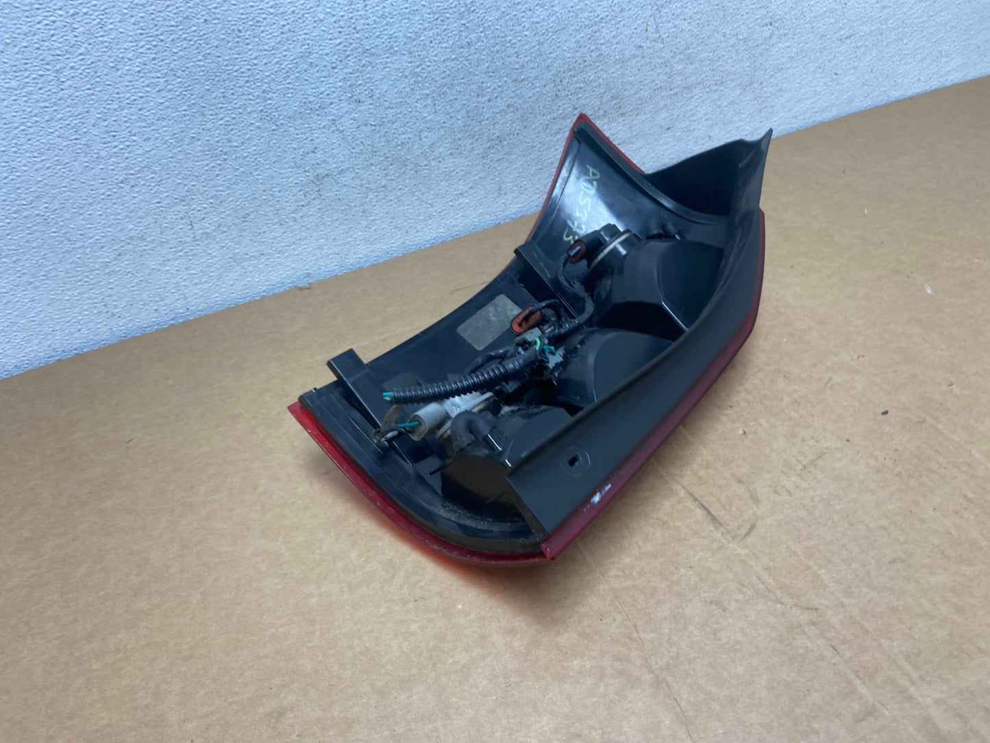 2004 to 2007 Saturn Vue Right Passenger Rh Side Tail Light AD5373 LK4
