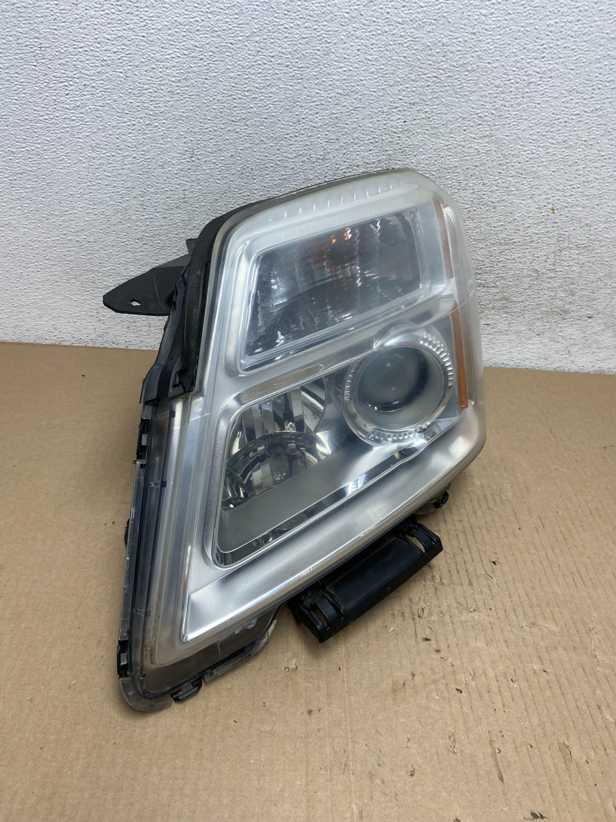 2010 to 2015 GMC Terrain Halogen Left Driver Lh Side Headlight AF5850 DW2