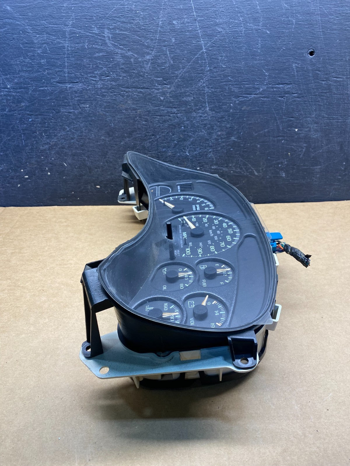 2002 GMC Yukon Speedometer Cluster Gauge AH7085 DG2