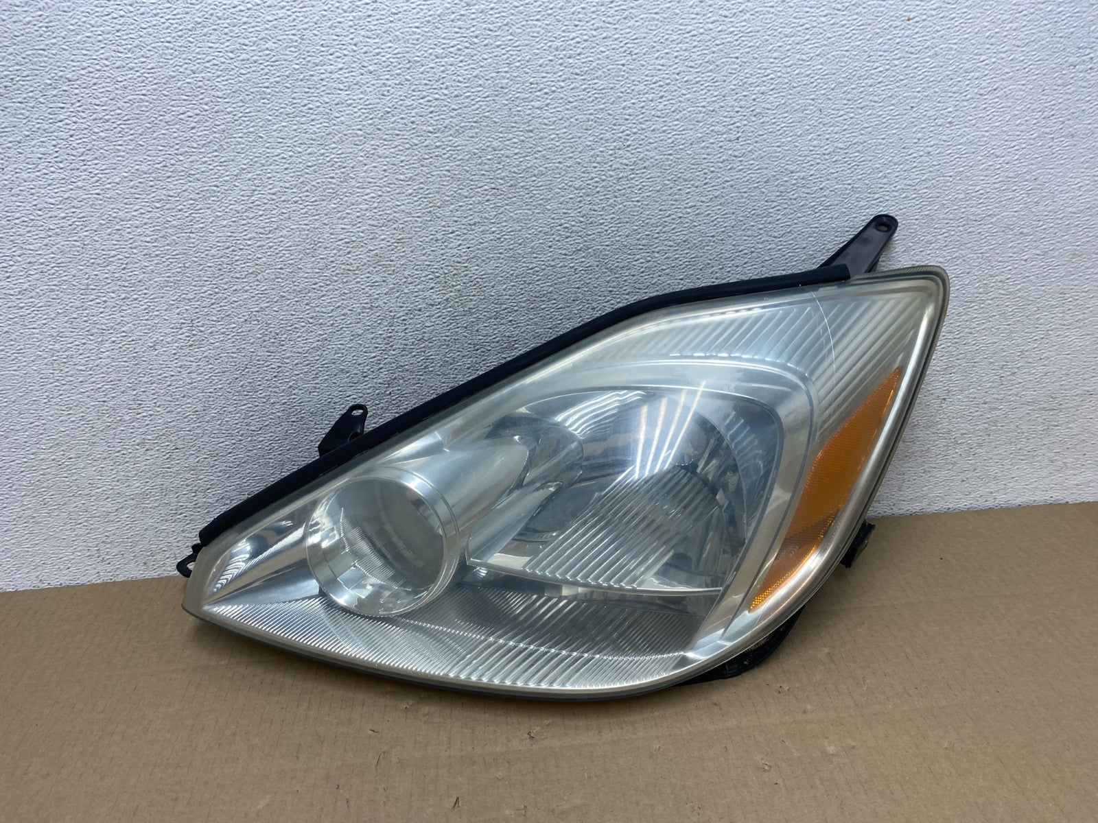 2004-2005 Toyota Sienna Left Driver LH Side Halogen Headlight AG5835 DW0