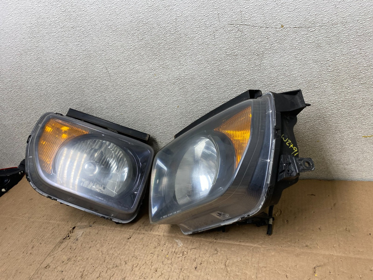 2003 to 2006 Honda Element Left+Right Side Black Headlights W2791 DW1
