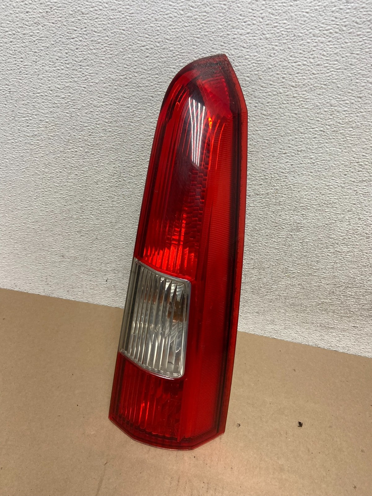 2001-2004 Volvo XC70 V70 Right Passenger RH Side Tail Light Upper AG6600 DW0