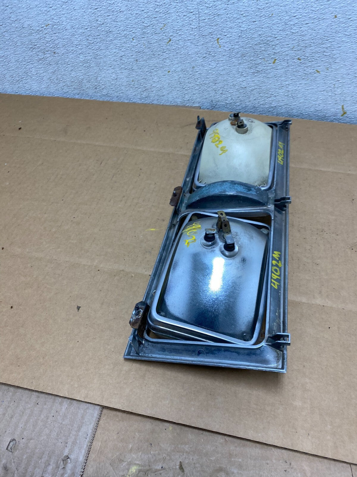 1980 to 1989 Lincoln Town Car Left Or Right HeadLight E0VB-130520-AH N40616