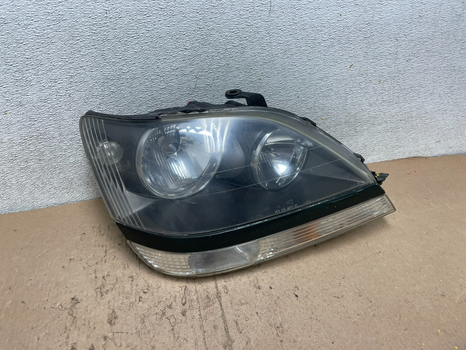 1999 to 2003 Lexus RX300 Right Passenger  Headlight Halogen Oem Q5191 DW0