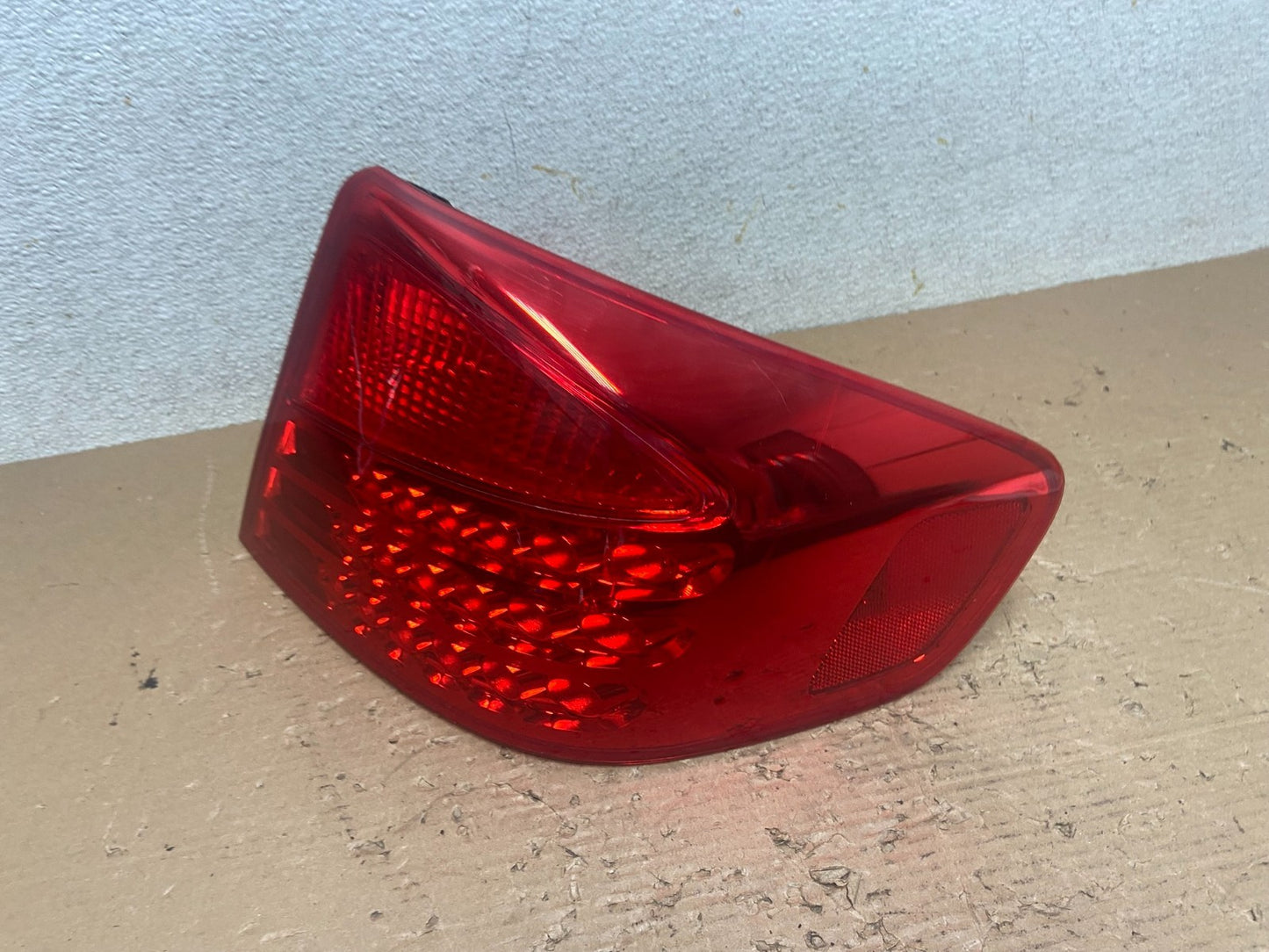 2003 to 2004 Infiniti G35 Right Passenger Rh Side Tail Light OEM R1033 DW1