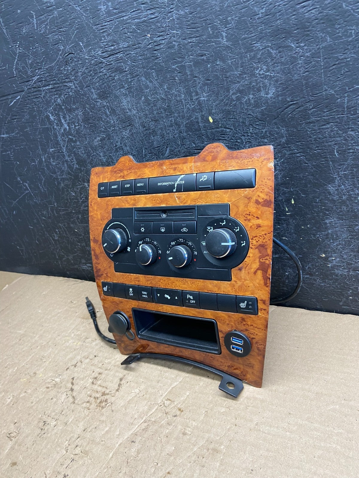 2005 to 2007 Jeep Commander Grand Cherokee A/C Climate Control Bezel AF2234 DW1