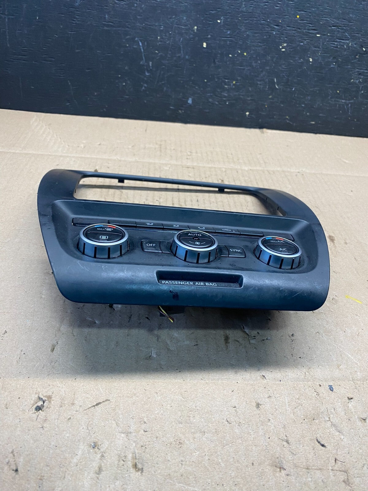2012-2014 Volkswagen  Jetta Center Climate Control Panel AC Heat Bezel M6448 DG1