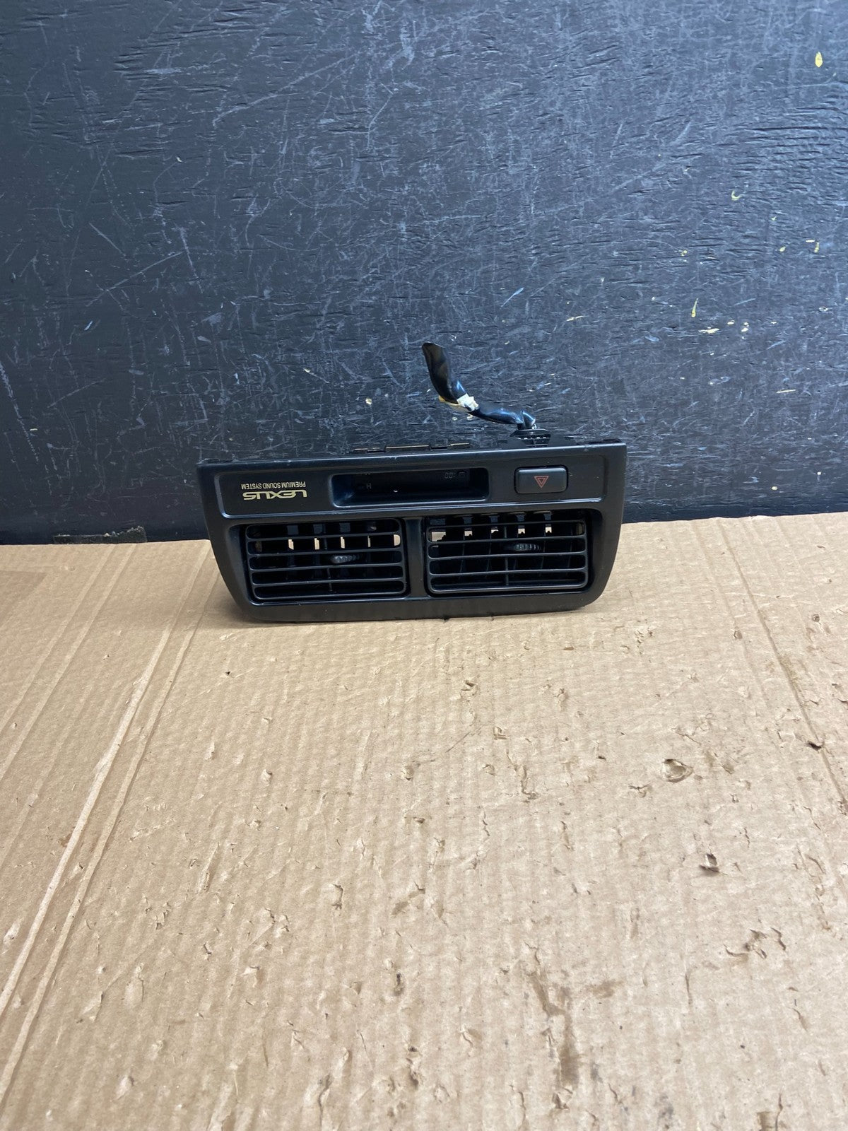1997 to 2001 Lexus ES330 ES300 Front Center Side Air Vent AF6443 DW0