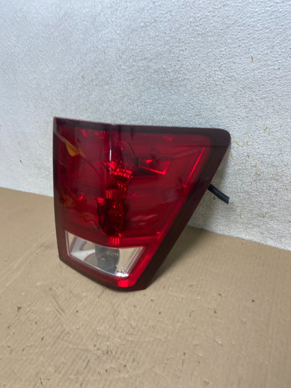 2005 - 2006 Jeep Grand Cherokee Right Passenger Rh Side Tail Light AI9551 LK1