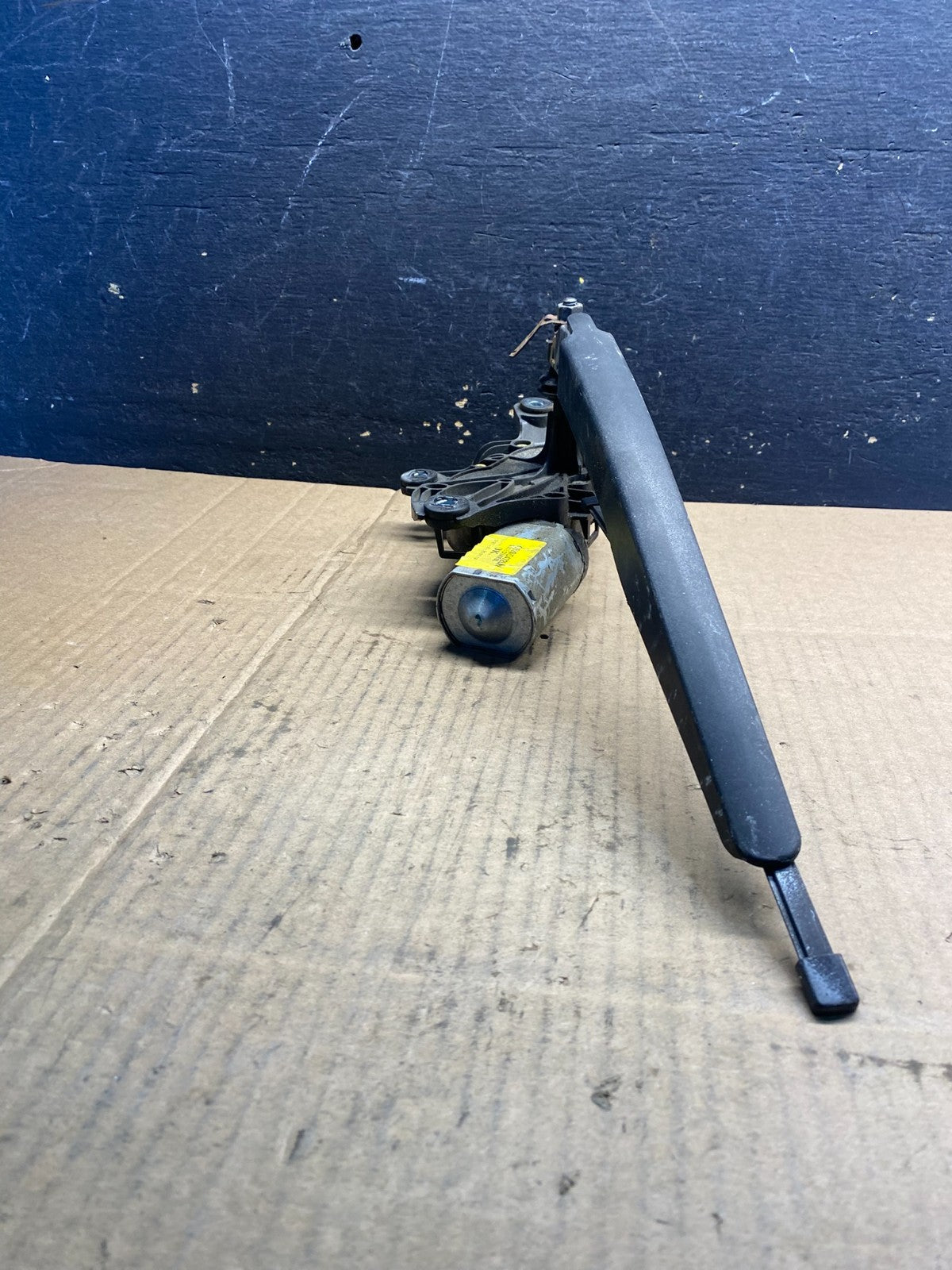 2013 to 2019 Ford Escape Rear Windshield Wiper Motor OEM aa7768 DG2