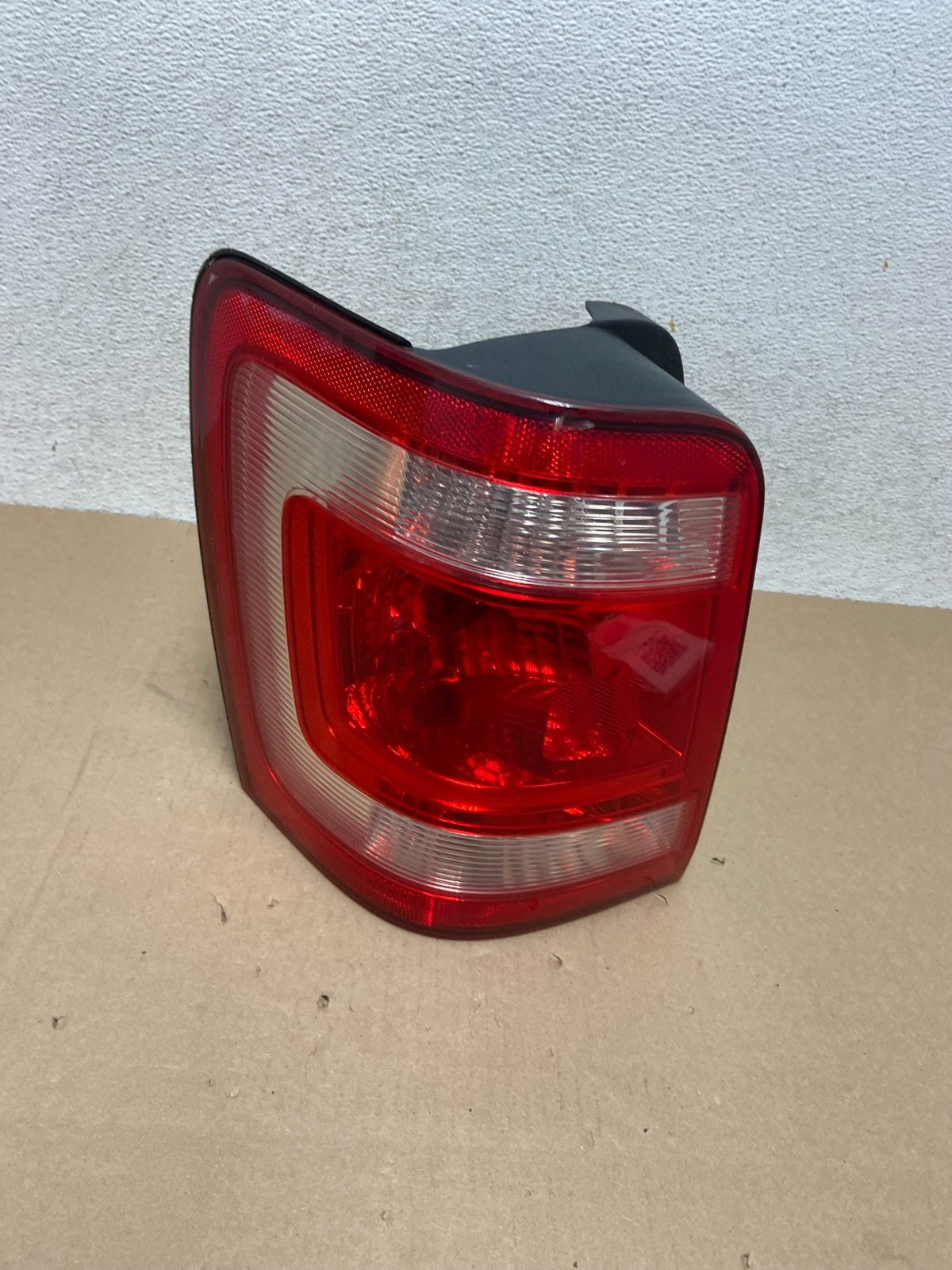 2008 to 2012 Ford Escape Left Driver LH Side Tail Light AG6622 DW0