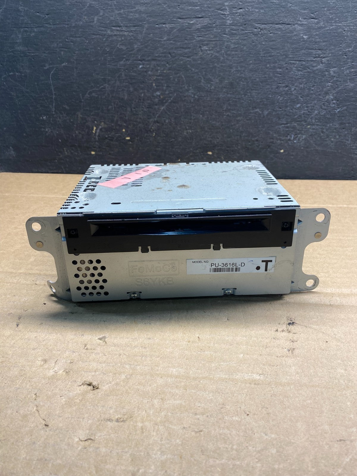 2013 to 2014 Ford Explorer Audio Equipment Radio Receiver AM FM CD AE8160 DG0