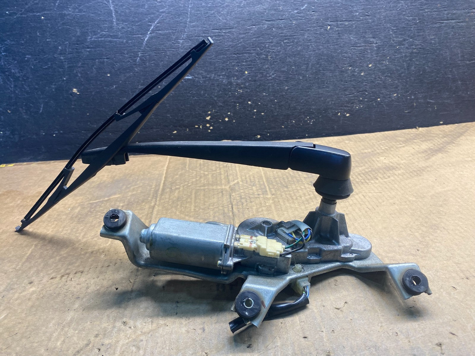 2006 to 2014 Subaru Tribeca Wiper Arm Motor Windscreen Window Rear Oem AA31151