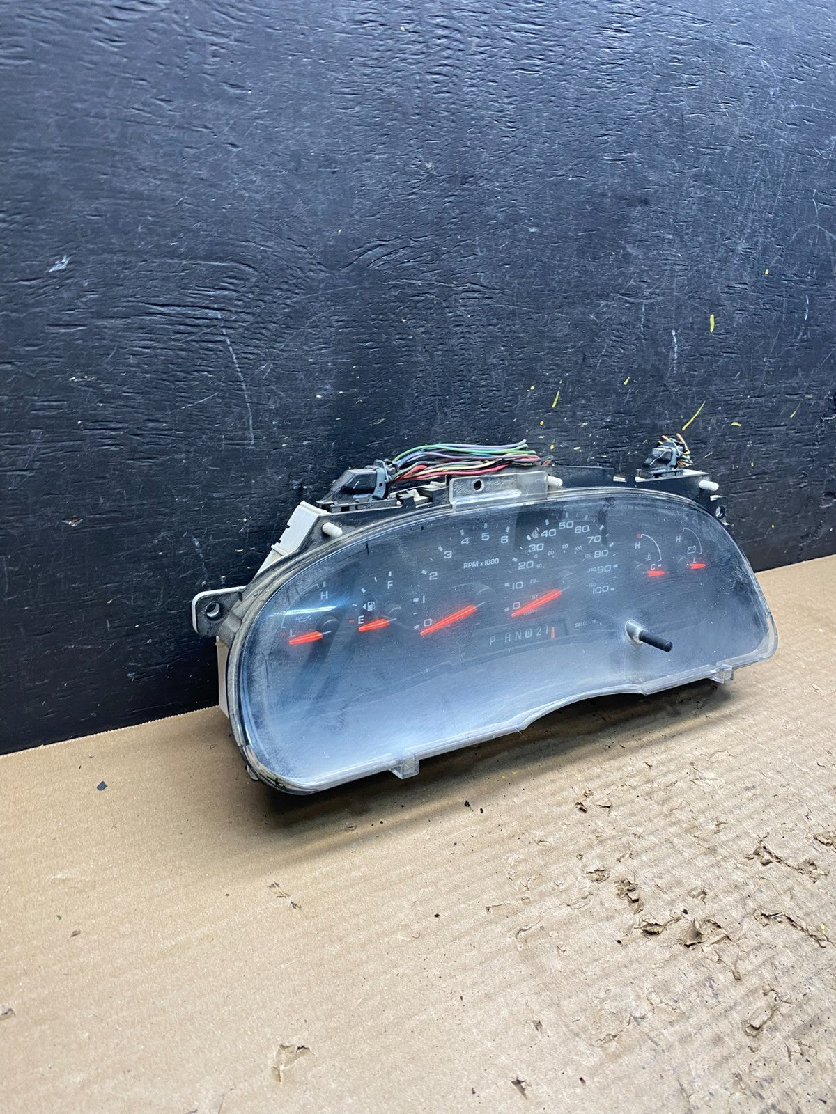 2004 to 2008 Ford E150 E250 Gauge Speedometer Cluster S9082 DG2
