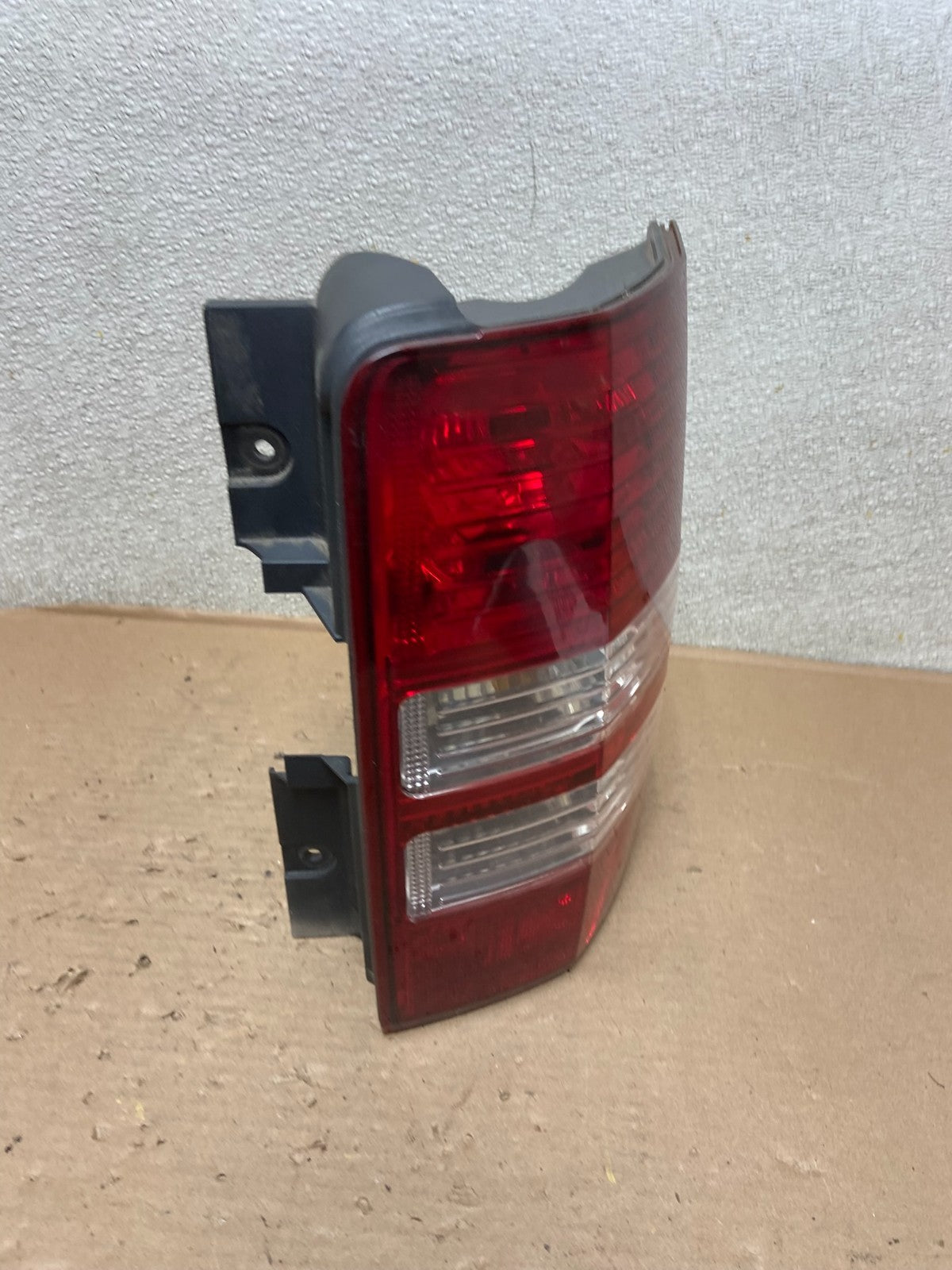 2008 to 2012 Jeep Liberty Right Passenger RH Side Tail Light OEM AB0152 DW2