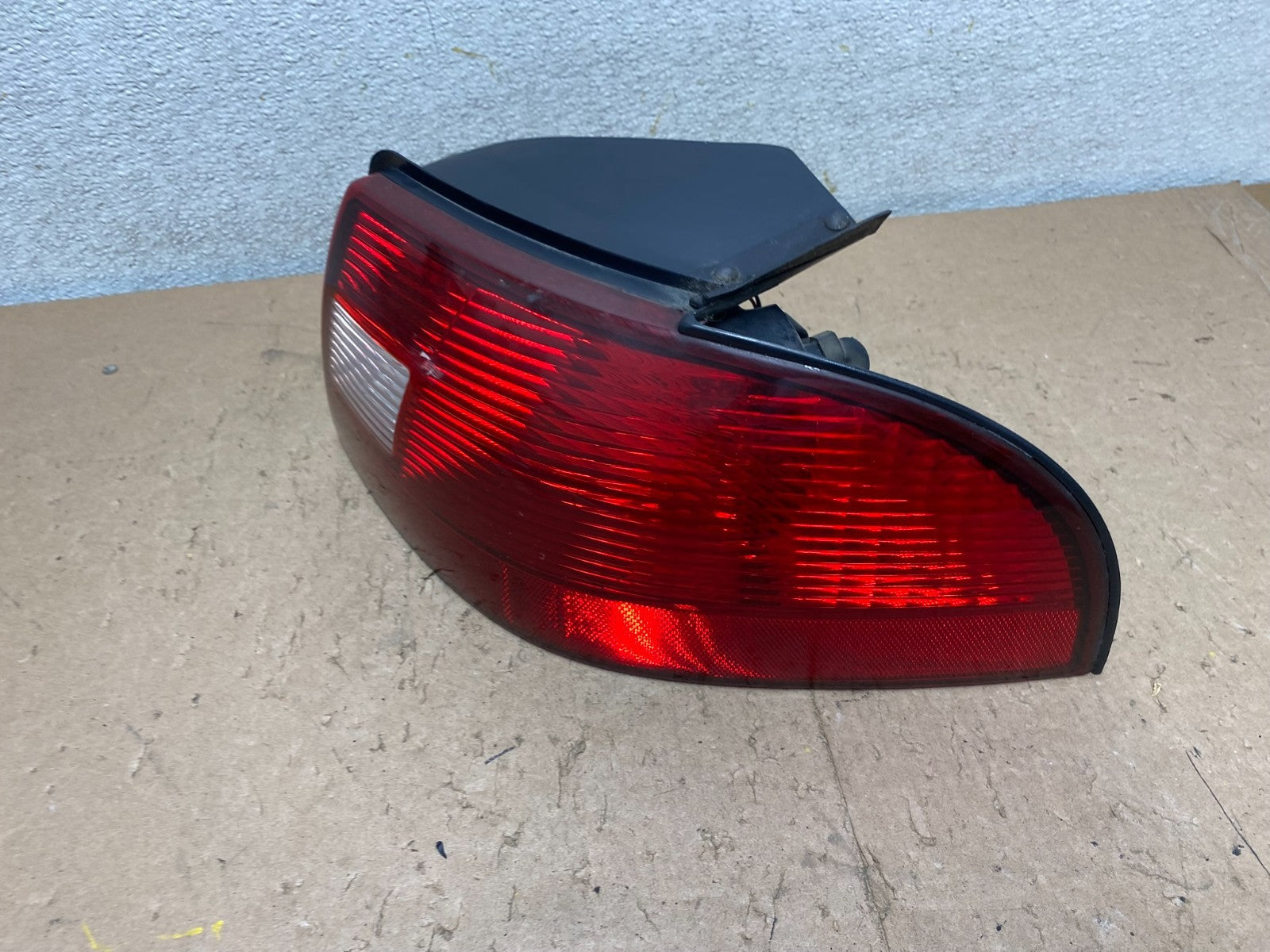 2000 - 2003 Mercury Sable Sedan Right Passenger Rh Side Tail Light OEM S4342 DW2