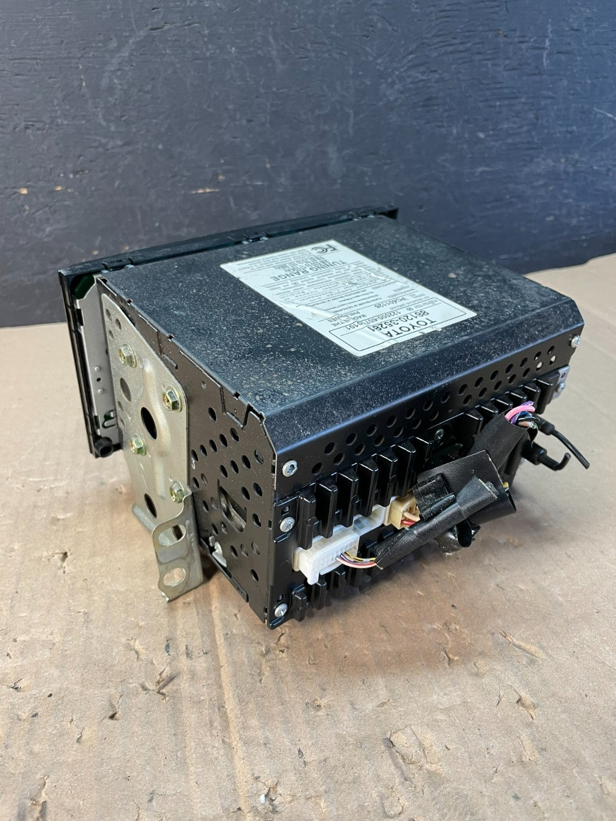 2003 to 2005 Toyota 4runner Am Fm Cd Player Radio Receiver AD5964 DG3