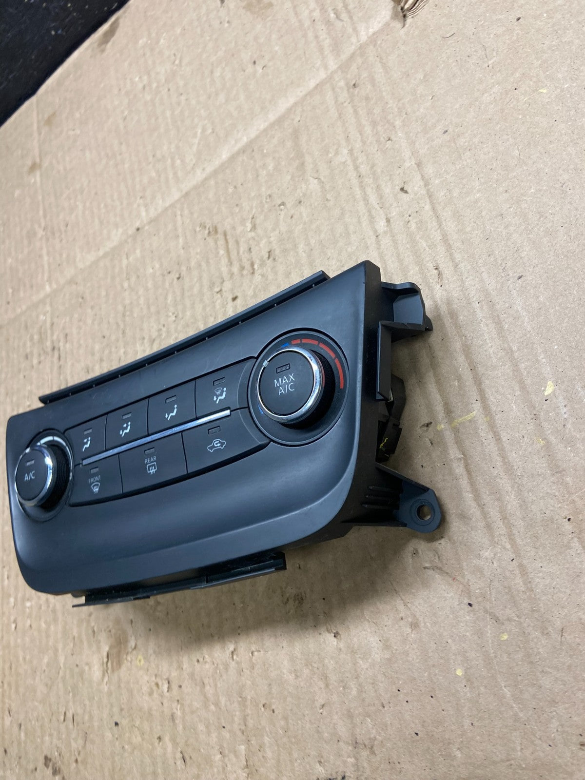 2015-2017 Nissan Sentra Climate Control Unit Heater Ac Temperature Hvac y5334 DG2