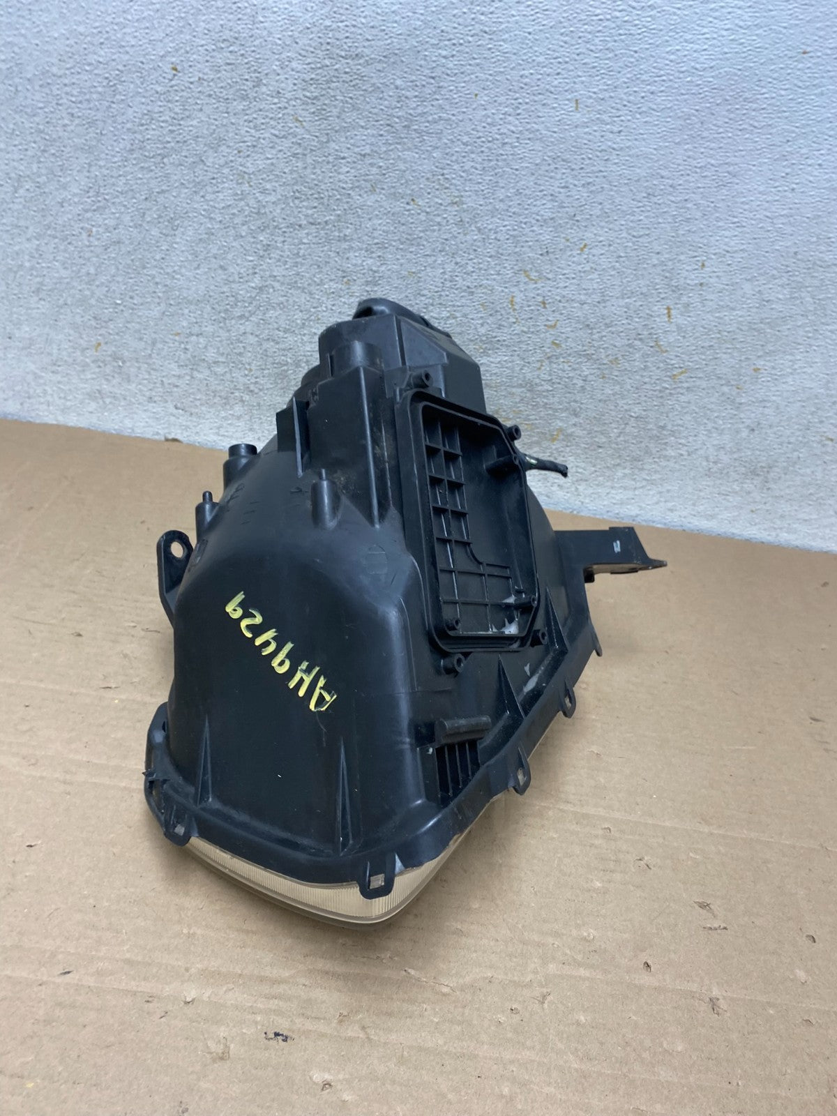 2004 2005 Toyota Rav4 Right Passenger RH Side Headlight Halogen AH9429 DW8