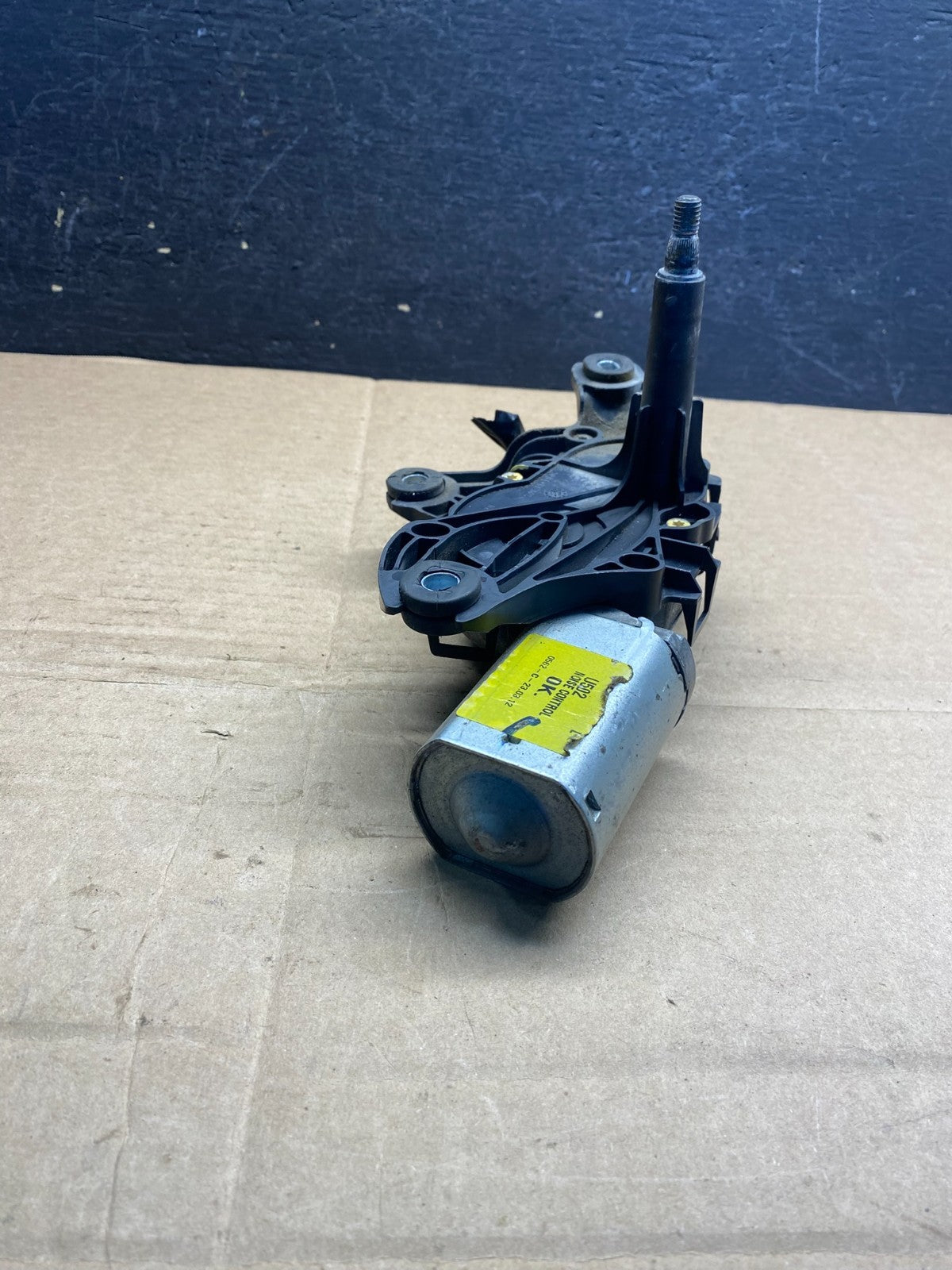 2011 to 2019 Ford Explorer Rear Windshield Wiper Motor ae8249 DG2