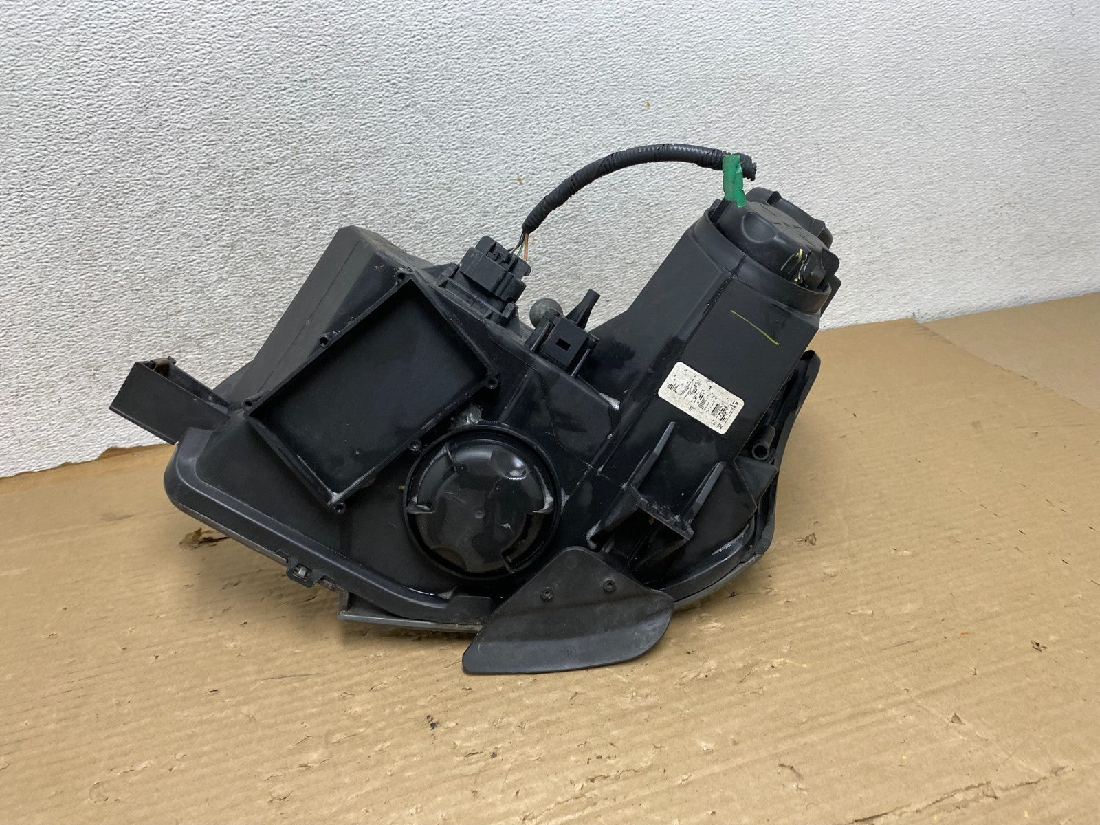 2003 to 2007 Cadillac CTS Right Passenger RH Halogen Headlight AG8234 DW9