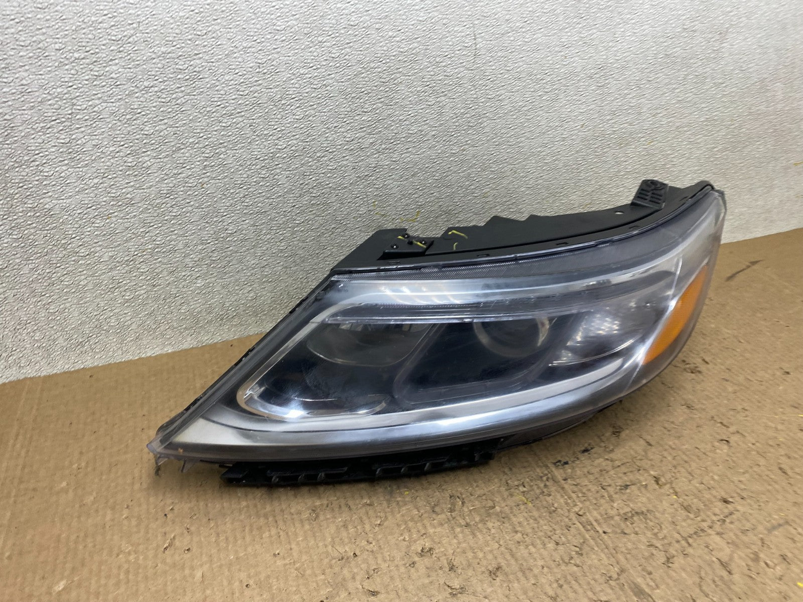 2014 to 2015 Kia Sorento Left Driver LH Side Headlight Halogen Oem W7755 DW2