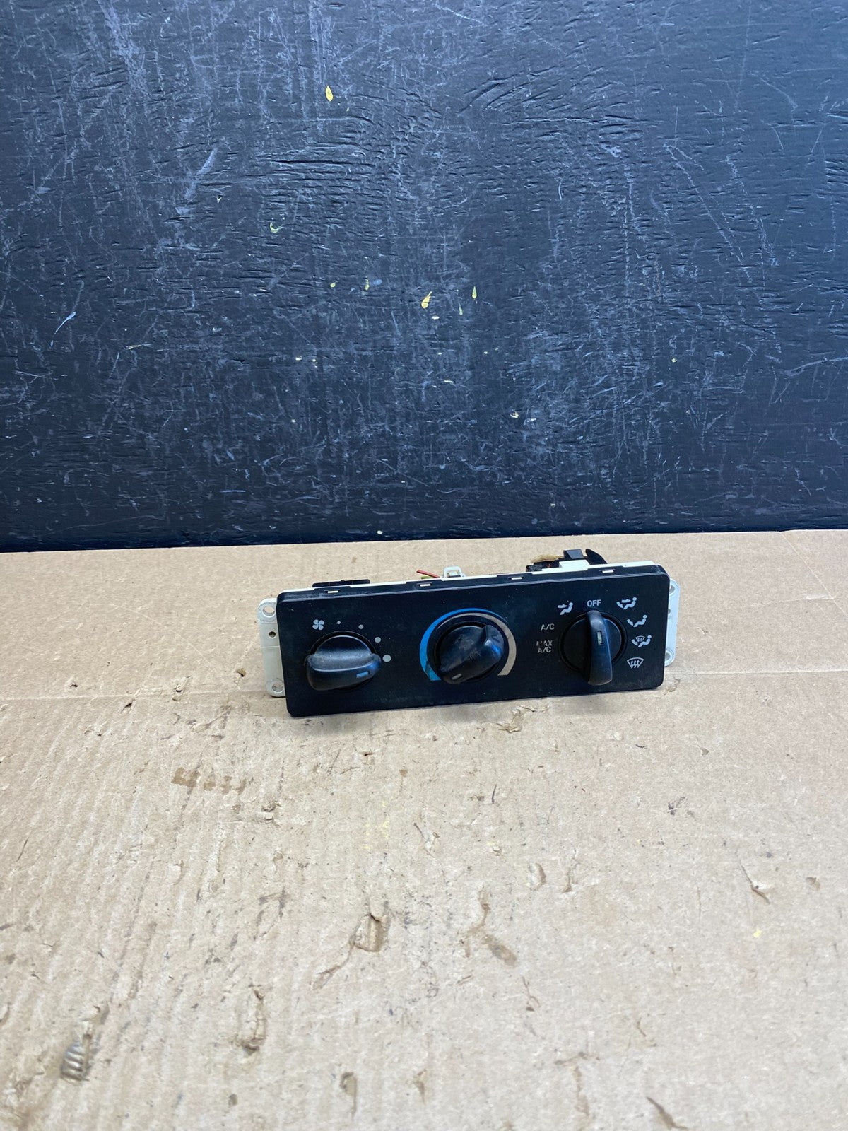 1997 to 2004 Ford F150 F250 Expedition Heater A/C Climate Control ac6830 DG0