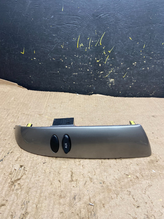 2004 to 2010 Toyota Sienna Right Side Radio Switches Bezel Trim z2038 DG0