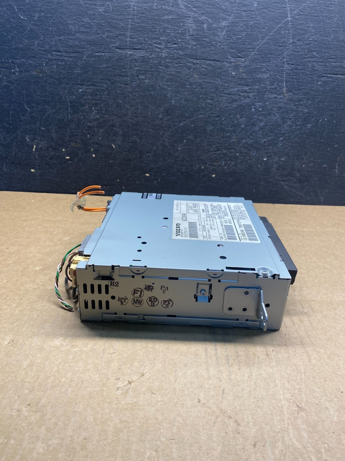 2007 to 2013 Volvo XC90 Radio AM FM Receiver MP3 CD Player AG7360 DG2