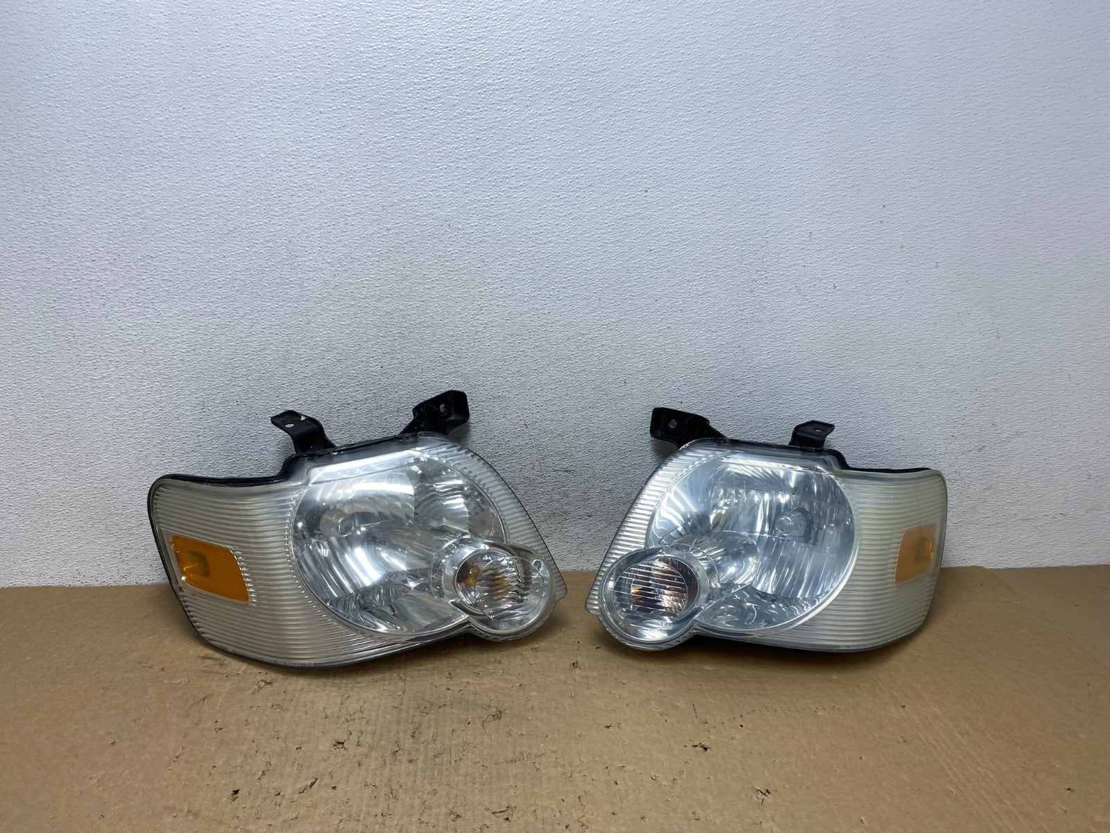 2006 2007 2008 2009 2010 Ford Explorer Left+Right Set Headlights AF8077 DW0