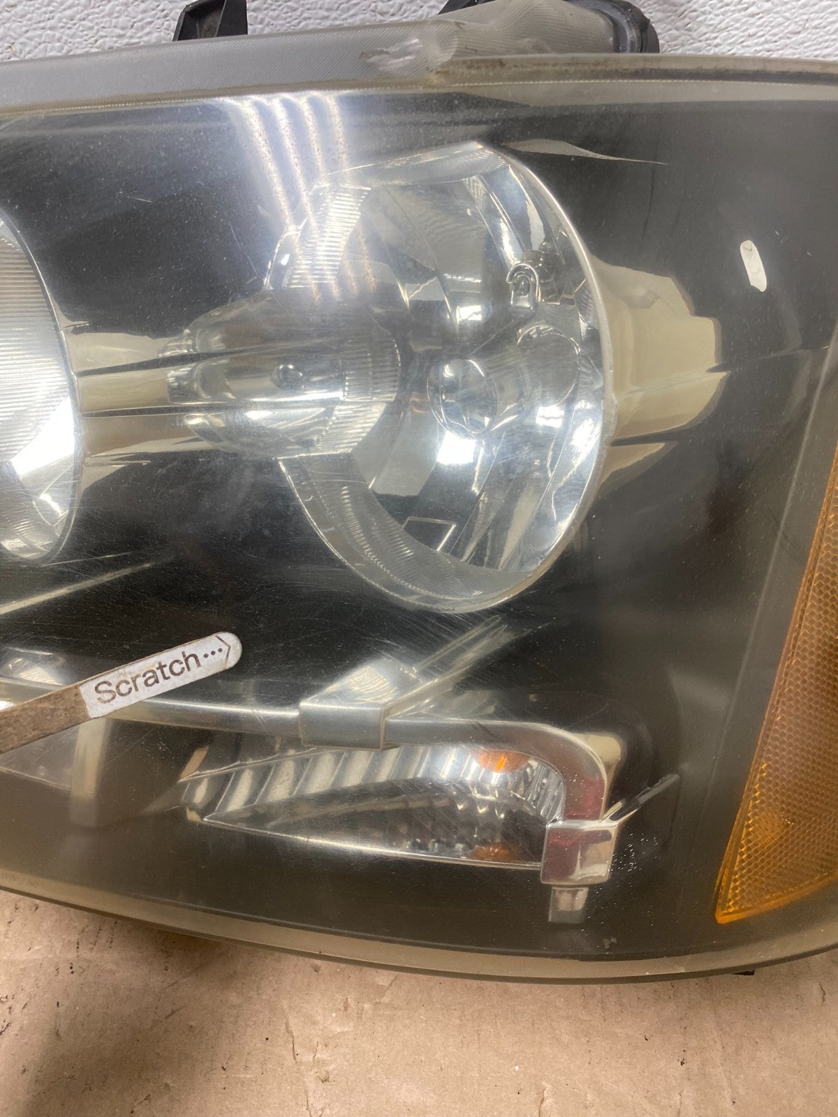 2007 to 2013 Chevrolet Suburban Tahoe Left+Right Set Headlights Q3617 DW5