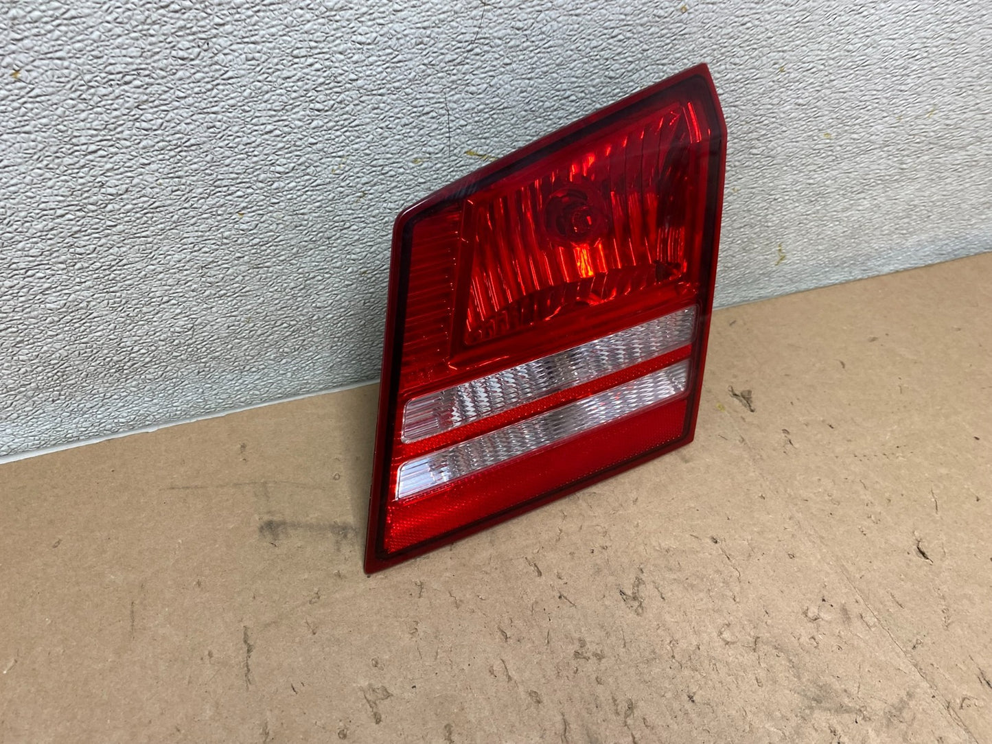 NO LED 2009-2011 Dodge Journey Right Passenger side Tail Light Inner Oem S40271