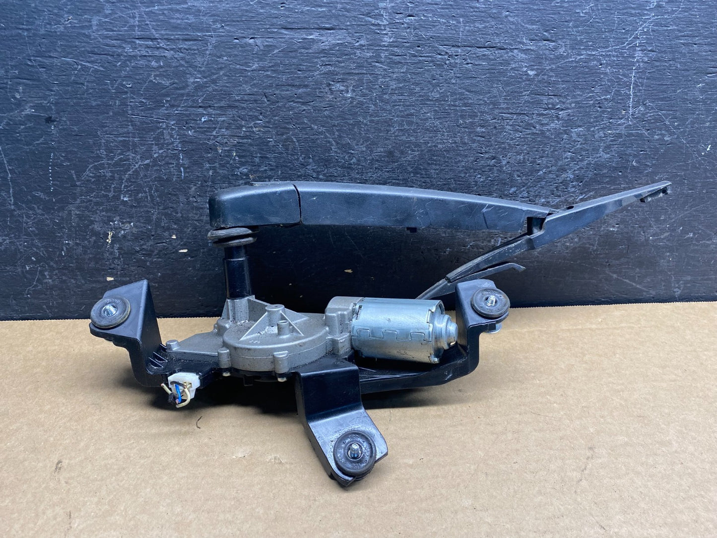 2016 - 2018 Kia Sorento Rear Glass Windshield Wiper Motor AF6884 DG1