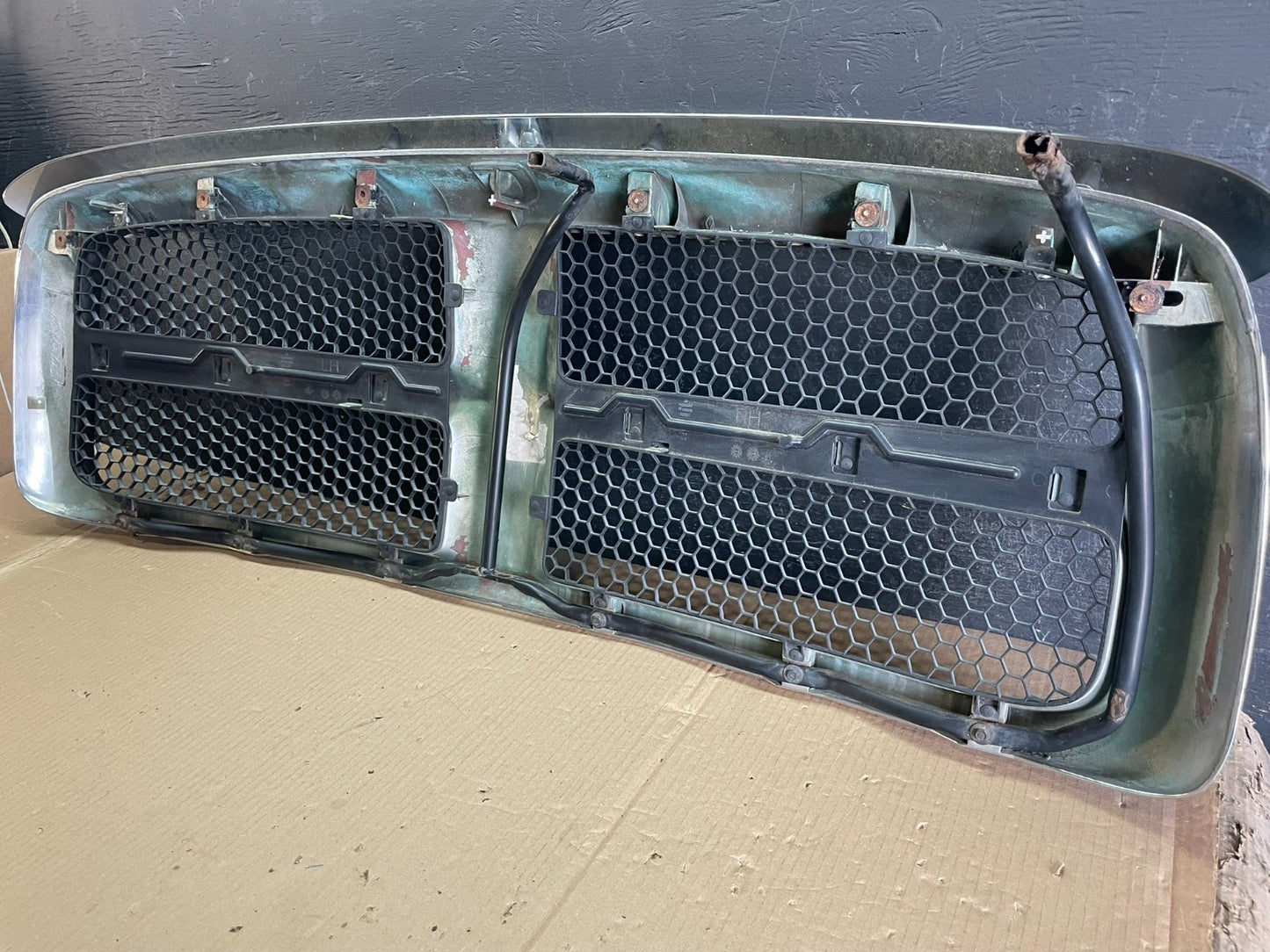 2002 2003 2004 2005 Dodge Ram 1500  Upper Front Grill Grille AF8477 DG4